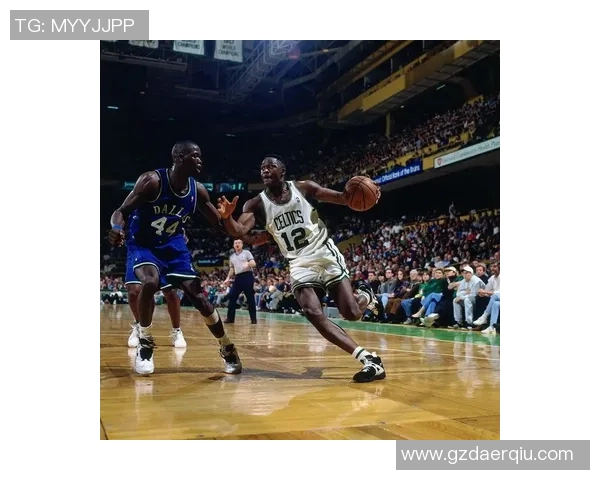 威少与利拉德精彩对决回顾两位巨星的巅峰对飙时刻全纪录 威少与利拉德精彩对决回顾两位巨星的巅峰对飙时刻全纪录