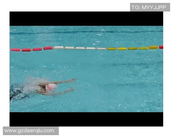 精彩激烈的游泳比赛瞬间,突破极限展现速度与力量的完美对决 精彩激烈的游泳比赛瞬间,突破极限展现速度与力量的完美对决