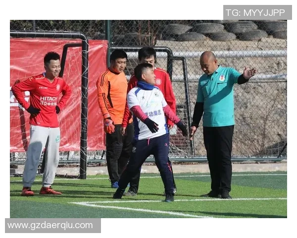 张娜独家解析足球技巧与心得分享助你提升球技与战术理解 张娜独家解析足球技巧与心得分享助你提升球技与战术理解