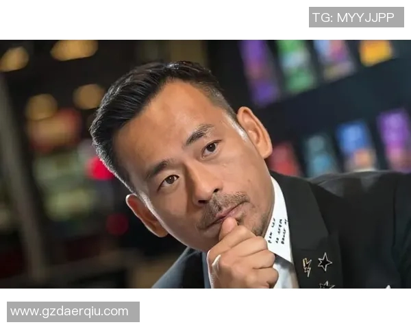 足球巨星背后的奋斗与荣耀：从草根到巅峰的传奇之路